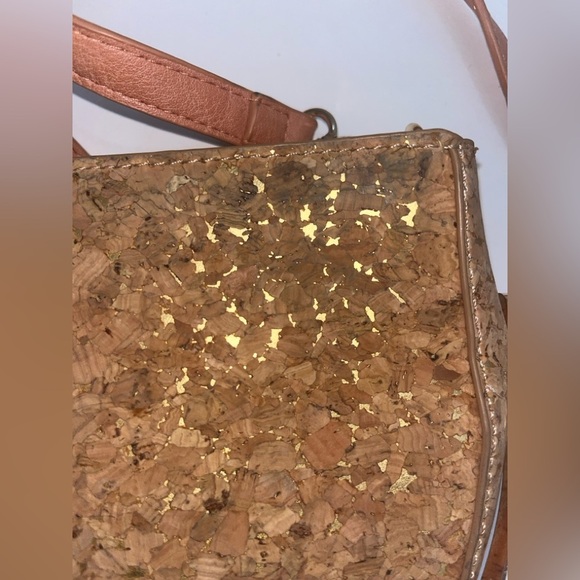 MADISON WEST Cork Crossbody W/ Handle Bag Vegan Leather Tan/Gold 3 Pocket - Picture 8 of 8